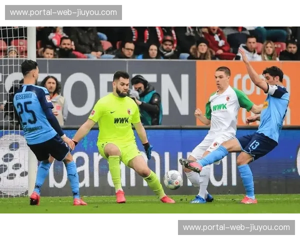 中游球队保级压力骤增 英超赛场竞争空前激烈 中游球队保级压力骤增 英超赛场竞争空前激烈